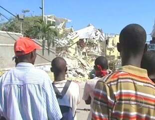 Reportagem de Rodrigo Alvarez e Luiz Claudio Azevedo sobre os esforços da população haitiana para voltar à rotina após o terremoto que atingiu o país. Jornal Nacional, 18/01/2010.