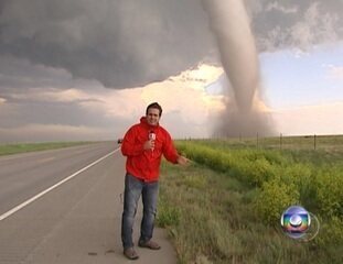 Rodrigo Alvarez e Luiz Cláudio Azevedo percorrem o estado do Colorado, nos Estados Unidos, em busca de tornados. Fantástico, 06/06/2010.