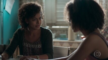 Cena em que Ellen (Heslaine Vieira), indecisa sobre aceitar a bolsa de estudos na escola particular, conversa com sua mãe, Nena (Roberta Santiago), e sua avó, Maria das Dores (Ju Colombo). As três discutem sobre o preconceito racial e a importância de haver negros em posições de destaque na sociedade.