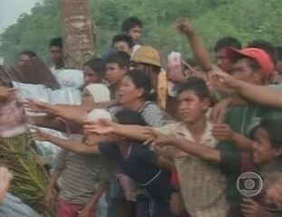 Reportagem de Marcos Uchoa e Sergio Gilz sobre a reunião de líderes de vários países em Jacarta, na Indonésia, para tratar da ajuda após a passagem do tsunami em 26/12/2004. Jornal da Globo, 05/01/2005.