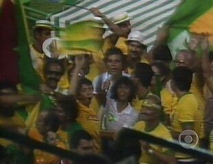 Reportagem de Ricardo Pereira sobre a torcida no jogo entre Brasil e Nova Zelândia durante a Copa do Mundo da Espanha. 'Jornal Nacional', 23/06/1982