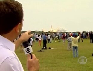 Reportagem de Rodrigo Bocardi e Sérgio Telles sobre o último voo realizado pela “Atlantis”, que marcou o fim do programa de ônibus espaciais norte-americano, Jornal Nacional, 08/07/2011.