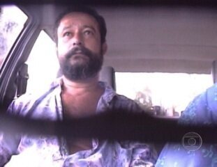 Reportagem de Eduardo Faustini, Zeca Bahiense e José Dantas dobre um esquema de venda de documentos falsos em postos do DETRAN no estado do Rio de Janeiro, 'Fantástico', 08/10/1995.