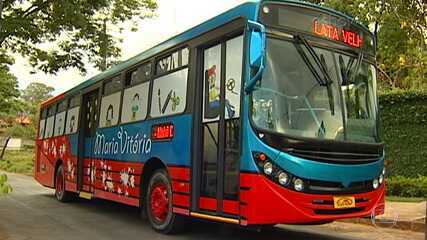 Lata Velha reforma ônibus da Associação de Pais e Amigos dos Excepcionais (Apae) de Montes Claros, em Minas Gerais, 2011.