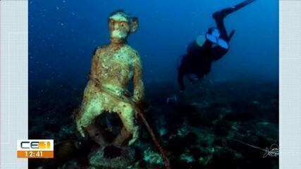 Mergulhadores encontram estátua de macaco no mar de Fortaleza