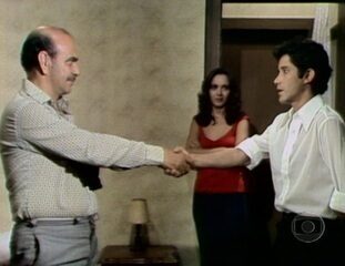 'Marron Glacé' (1979): Luís César (João Carlos Barroso) faz as pazes com seu pai, Oscar (Lima Duarte). Com Zina (Nair Cristina).