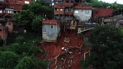 G1 sobrevoa com drone região atingida por deslizamento no Morro do Socó