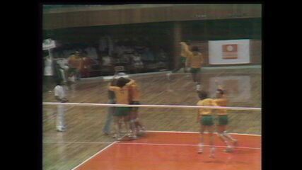 Jogos Pan-Americanos da Cidade do México: Jogo de vôlei masculino Brasil 3 x 2 EUA com narração de Ciro José. TV Ano 25 – Esporte, 01/01/1975.