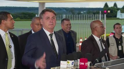 'Não sou coveiro, tá?', diz Bolsonaro ao ser questionado sobre mortes por coronavírus. G1 Política, 20/04/2020