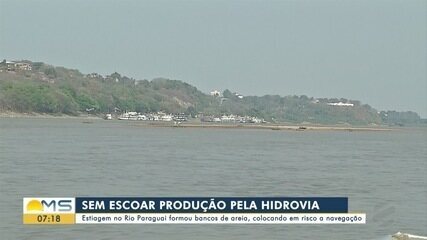 Estiagem no Rio Paraguai formou bancos de areia, colocando em risco a navegação