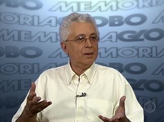 Em entrevista ao Memória Globo, realizada em 14/07/2008, o autor Aguinaldo Silva fala sobre a trama principal da novela “Duas Caras”.