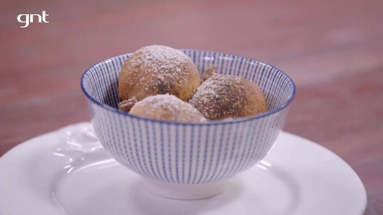 Bolinho de chuva com raspas de limão