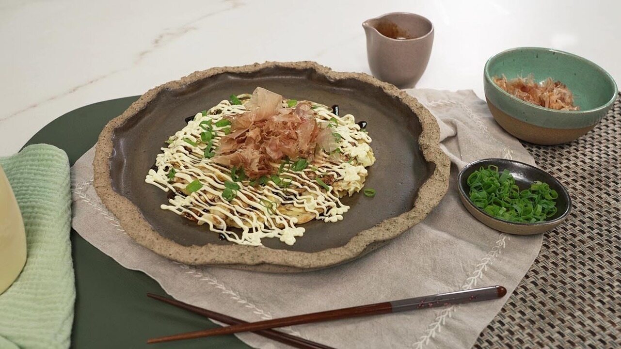 Okonomiyaki: panqueca de repolho japonesa