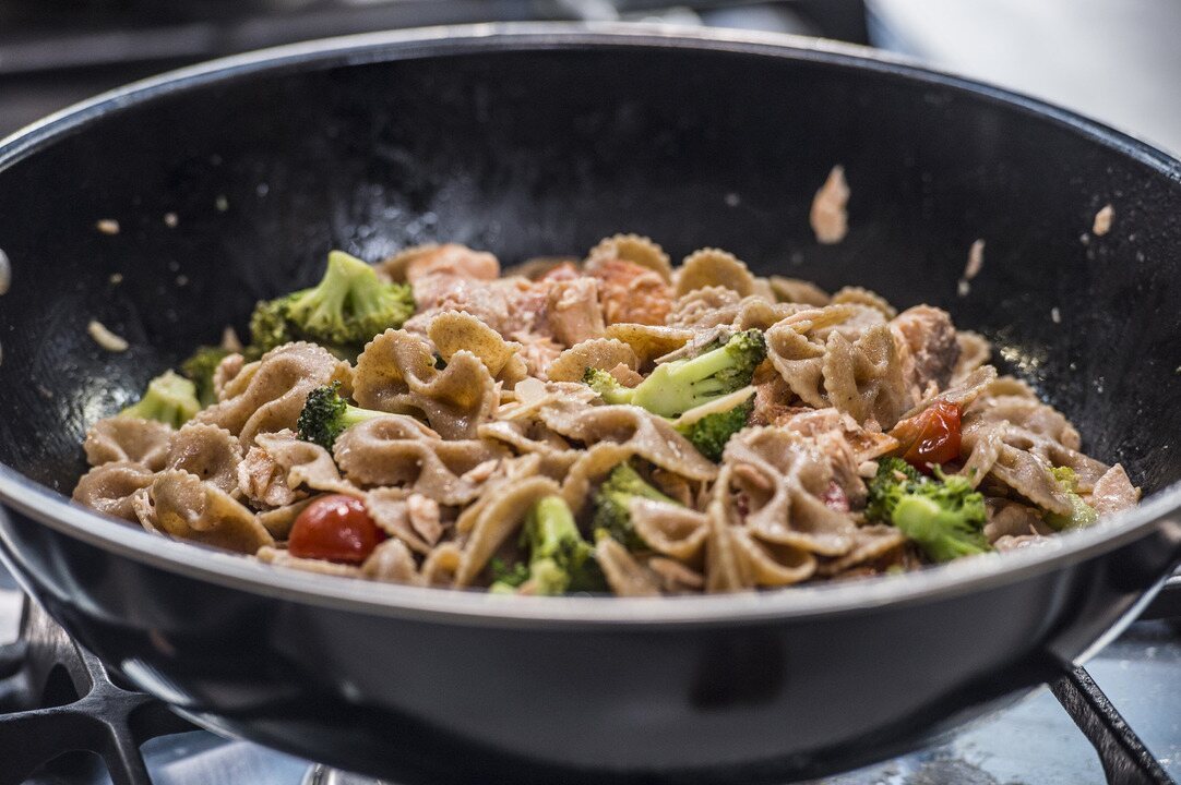 Macarrão integral com salmão