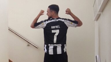 O amor pelo Botafogo: a volta de Rafael - Rafael destacou-se no Manchester United, mas sonhava jogar pelo Botafogo. Sem dinheiro, clube recebe ajuda financeira de torcedores. Instabilidade no time e acesso fica em dúvida.