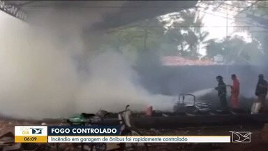 Garagem de ônibus pega fogo em Imperatriz - Incêndio em garagem de ônibus foi rapidamente controlado.