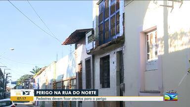 Parte de sobrado desaba em São Luís - Parte de um sobrado desabou na Rua do Norte, situado na capital.