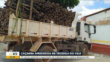 Polícia Militar apreende caçamba carregada de madeira ilegal no MA - Em Trizidela do Vale uma caçamba que transportava madeiras foi apreendida pela Polícia Militar que descobriu que a caçamba era de uma associação de trabalhadores, mas estaria favorecendo uma outra pessoa.