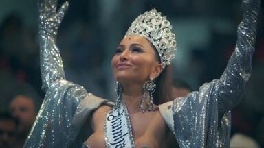 O Carnaval Que é Minha Vida - A Rainha da Vila Isabel e da Gaviões da Fiel está solteira e comemorando 20 anos de avenida! De volta das férias na Bahia, Sabrina se divide entre os ensaios e gravações.