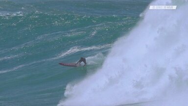 A Força De Waimea - Os havaianos descrevem o que Waimea representa para os surfistas de ondas grandes. A baía foi o berço do Big Surf e do lendário Eddie Aikau.