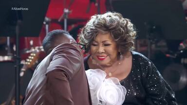 Alcione canta 'Você Me Vira a Cabeça' e se diverte com Mumuzinho - Confira!