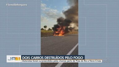 Dois carros são destruídos pelo fogo em Goiás - Cada um pegou fogo em diferentes rodovias do estado.