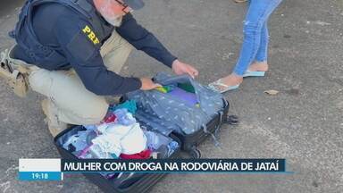 Mulher é presa na rodoviária de Jataí com droga escondida na mala - Ela usou café para tentar diminuir o cheiro de maconha.