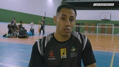 Meio de Locomoção - Ítalo Romano, paraskatista curitibano, fala sobre sua relação com o esporte e como o skate o ajudou a seguir em frente depois do acidente que o fez perder suas duas pernas.