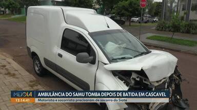 Ambulância do Samu tomba ao ser atingida por carro em Cascavel - Câmera flagrou momento do acidente