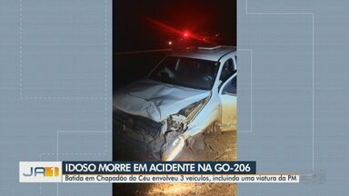 Idoso morre em acidente de carro na GO-206 - Batida em Chapadão do Céu envolveu três veículos, incluindo uma viatura da Polícia Militar.