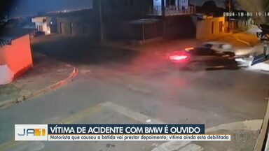 Vítima de acidente com BMW presta depoimento na delegacia, em Goiânia - Motorista do carro atingido deixou a UTI, mas ainda está debilitado.