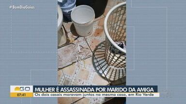 Mulher é assassinada por marido da amiga durante uma briga - Os dois casais moravam juntos na mesma casa, em Rio Verde.