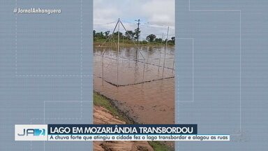 Lago transborda após chuva intensa em Mozarlândia - Ruas ficaram alagadas.