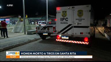 Homem é assassinato a tiros em Várzea Nova, Santa Rita - Vítima não tem identificação e moradores desconhecem o homem. Perita e delegada falam sobre as investigações no local.