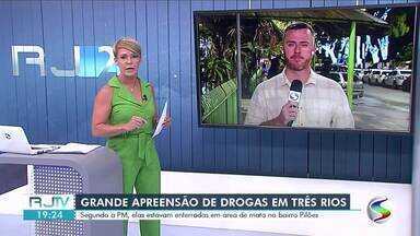 Grande quantidade de drogas é encontrada enterrada Três Rios - Segundo a PM, entorpecentes avaliados em R$ 200 mil estavam enterrados no bairro Pilões.