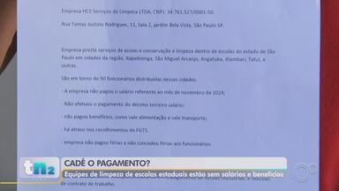 Funcionários de escolas estaduais denunciam atraso salarial na região de Itapetininga - Funcionários da limpeza das escolas estaduais da região de Itapetininga (SP) estão com salários atrasados. São mais de 400 funcionários que procuram o Ministério do Trabalho e Emprego para denunciar a empresa terceirizada.