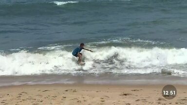 Skimboard ganha espaço nas praias da região - Veja o vídeo exibido no Link Vanguarda.