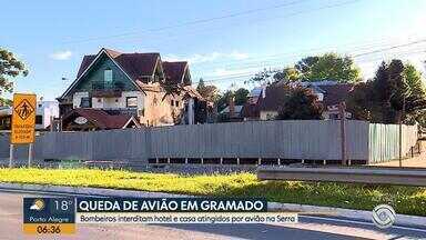 Bombeiros interditam hotel e casa atingidos por avião em Gramado - Há chance de os imóveis serem condenados, após análise de especialistas.