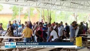 Voluntários fazem atendimentos a moradores em situação de rua neste dia de Natal  - Voluntários fazem atendimentos a moradores em situação de rua neste dia de Natal.