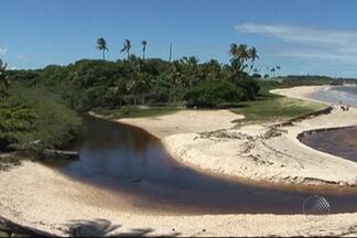 Distrito de Cumuruxatiba é uma ótima opção para quem quer distância do carnaval - O local oferece praias tranquilas, esportes em contato com a natureza e uma bela paisagem.