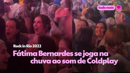 Fátima Bernardes dança na chuva durante show do Coldplay