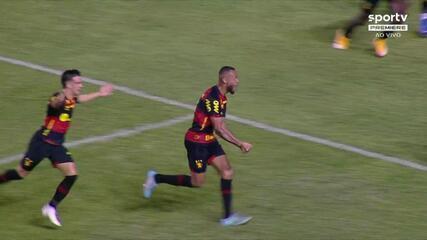 Aos 20 min do 2º tempo - gol de dentro da área de Gustavo Coutinho do Sport contra o Bahia