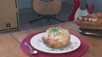 Receita de Creme de ervilhas com costelinha defumada no pão de torresmo – Maurício Júlio