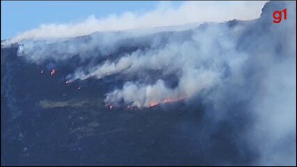 Vídeo mostra grande incêndio na Chapada Diamantina, na BA