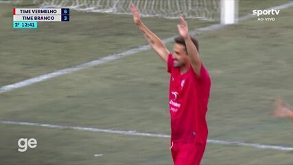 Aos 12 min do 2º tempo, Sávio marca golaço e o sétimo do time Vermelho