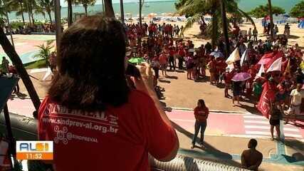 Centrais sindicais fazem ato no Dia do Trabalhador na orla de Maceió