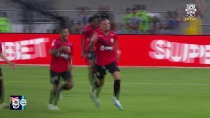 Aos 25 min do 2º tempo - gol de dentro da área de Luiz Fernando do Atlético-GO contra o Fluminense