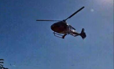 Vídeo mostra resgate de piloto que estava em helicóptero que caiu em lagoa de Goiás