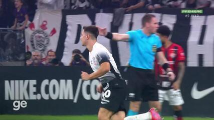 Aos 42 min do 1º tempo - gol de fora da área de Rodrigo Garro do Corinthians contra o Vitória