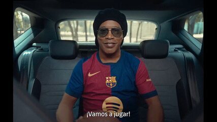 Com Ronaldinho Gaúcho, Barcelona lança nova camisa da temporada 2024/25